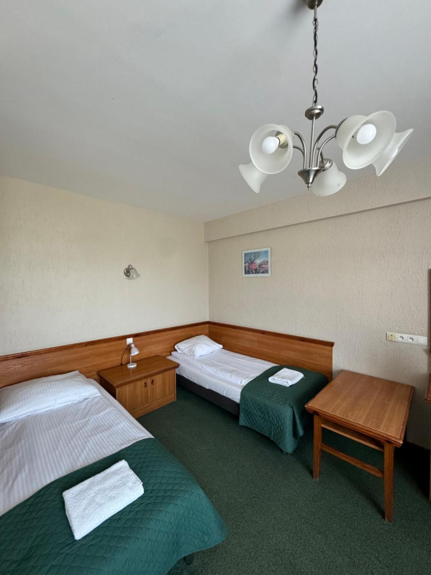 Hotel Victoria Любово Экстерьер фото