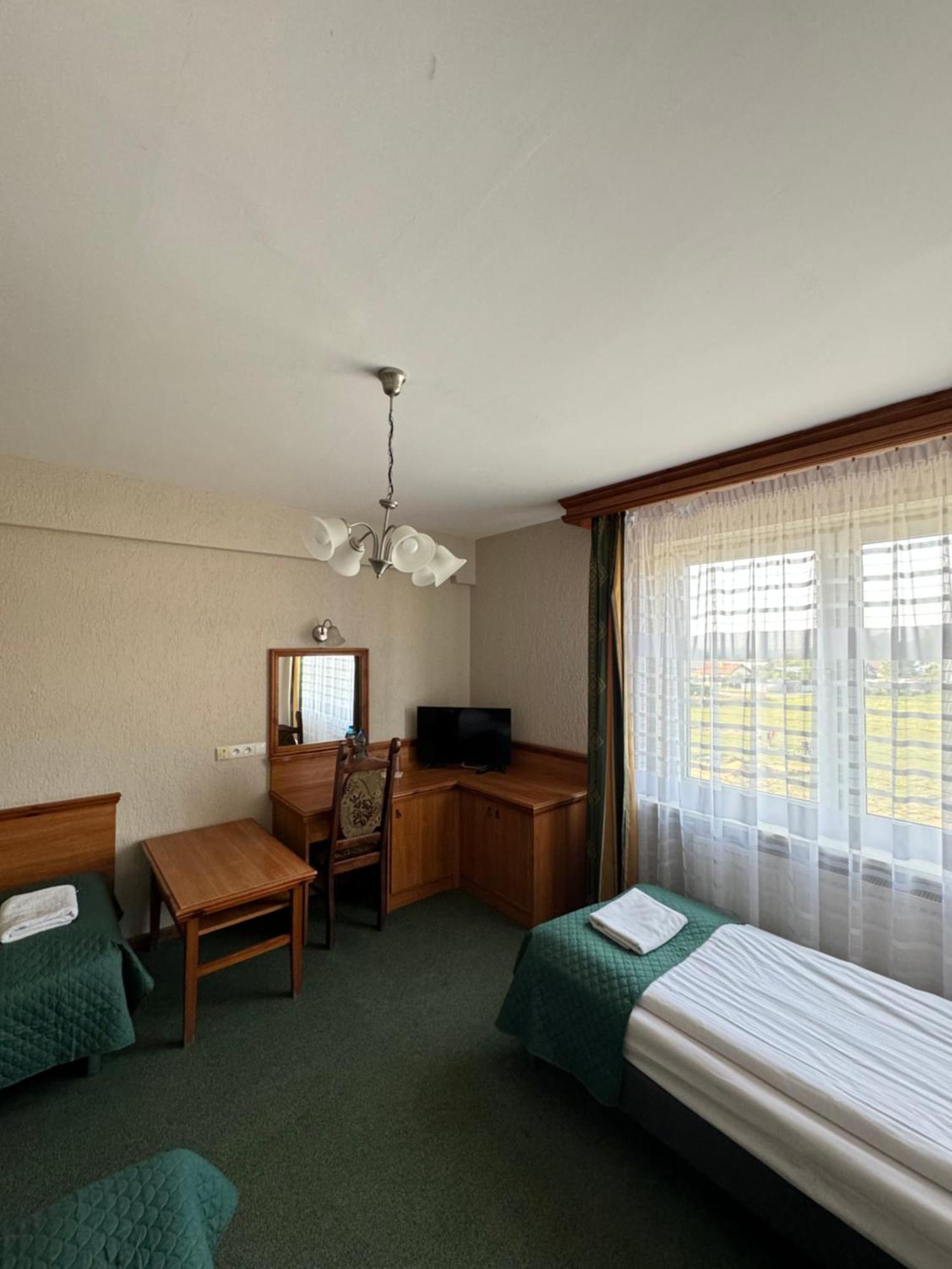 Hotel Victoria Любово Экстерьер фото