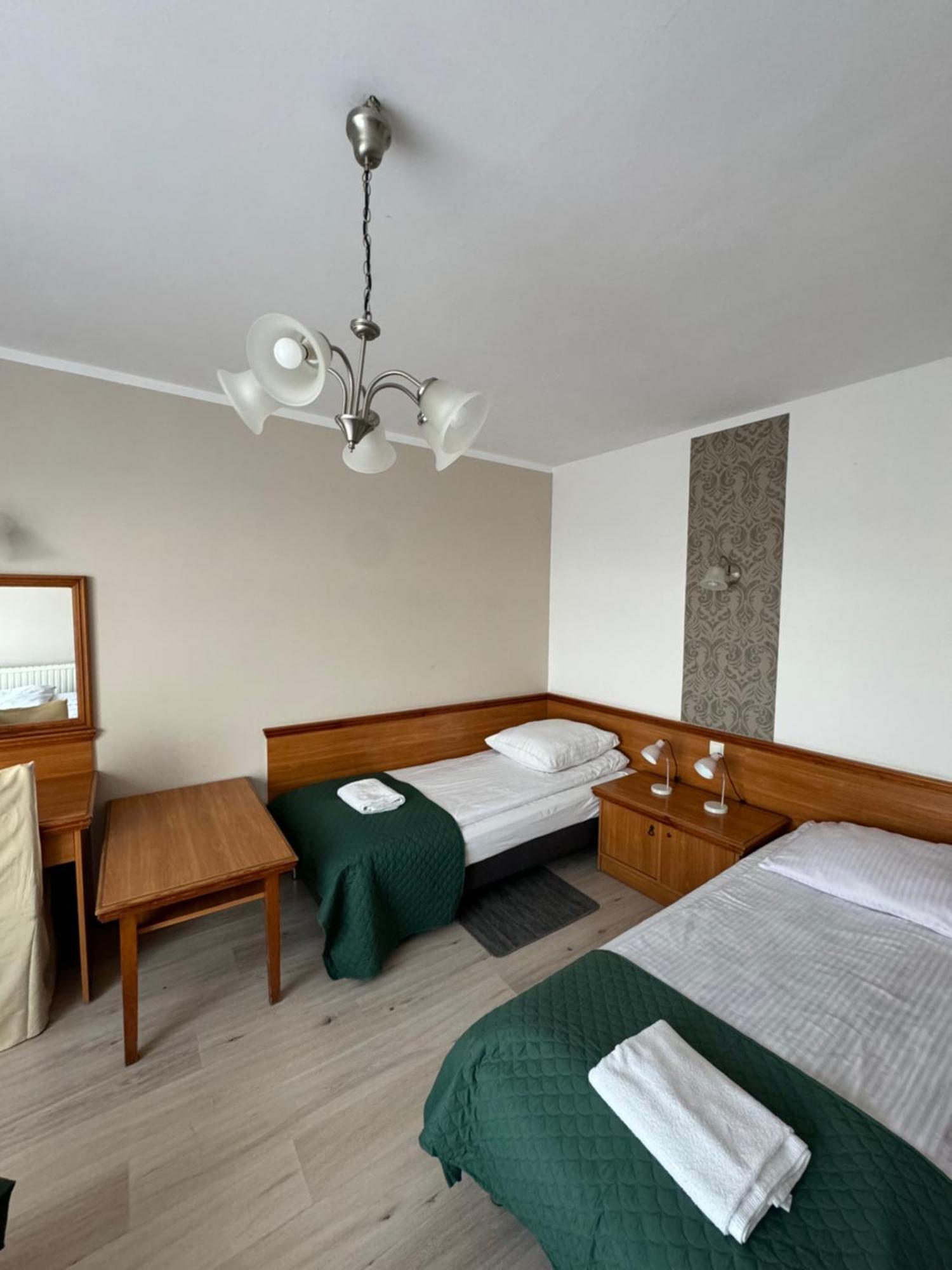 Hotel Victoria Любово Экстерьер фото